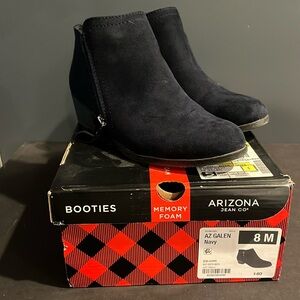 Women’s Arizona Galen Navy Boots Size 8M